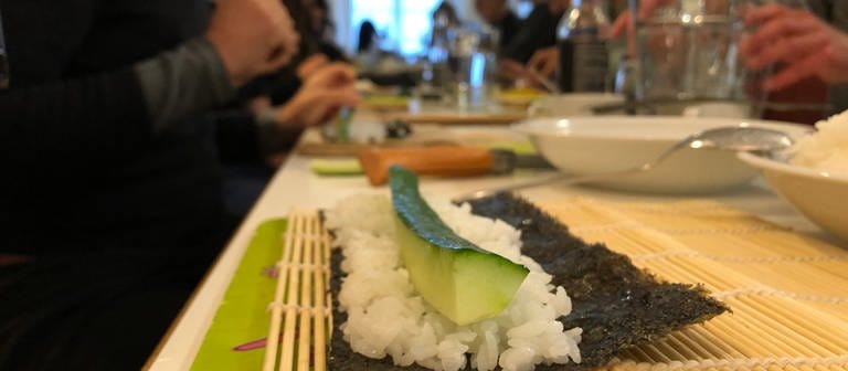 Alternative in Karlsruhe: Sushi machen statt Fußball-WM schauen (Foto: SWR, Andreas Fauth)