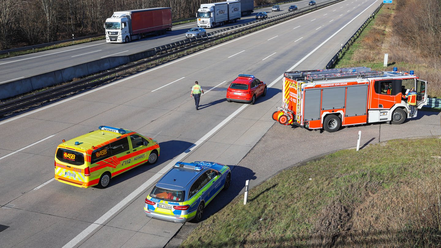A5 nach Unfall Richtung Norden gesperrt (Foto: Pressestelle, EinsatzReport24)