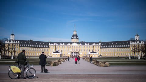 Das Karlsruher Schloss (Foto: picture-alliance / Reportdienste, dpa Sebastian Gollnow)