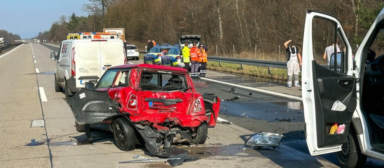 A5 nach Unfall bei Bruchsal gesperrt (Foto: Einsatzreport 24)