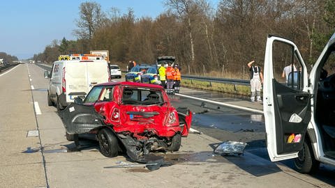 A5 nach Unfall bei Bruchsal gesperrt (Foto: Einsatzreport 24)