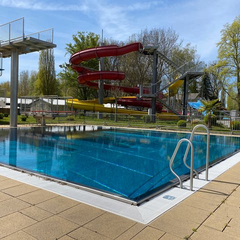 Größtes Freibad in Karlsruhe: Das Rheinstrandbad verlängert seine Öffnungszeiten (Foto: SWR)