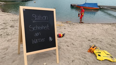 Am Epplesee im Landkreis Karlsruhe lernen Kinder, wie sie in einem Badesee überleben. (Foto: SWR)