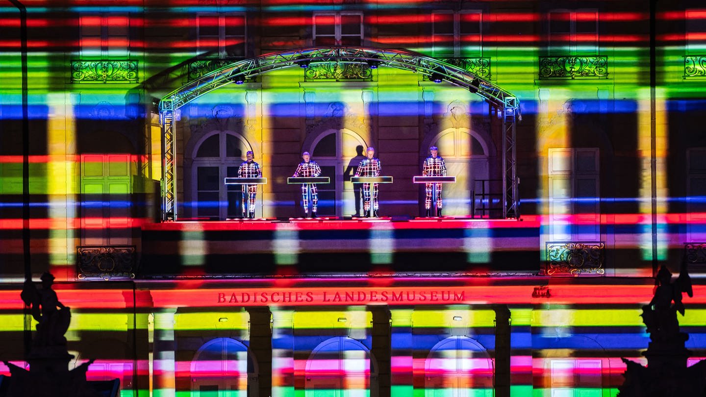 Wie Kraftwerk bei Karlsruher Konzert von den Schlosslichtspielen profitiert