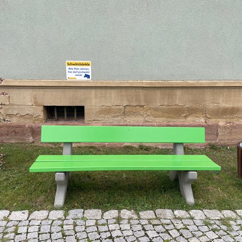 Schwätz- und Mitfahrbänkle in Gondelsheim im Landkreis Karlsruhe (Foto: SWR, Greta Hirsch)