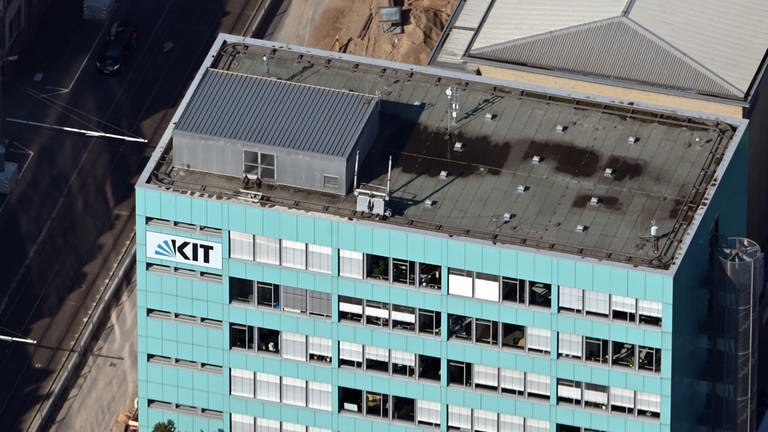 KIT-Gebäude von oben (Foto: picture-alliance / Reportdienste, picture alliance/dpa | Uli Deck)