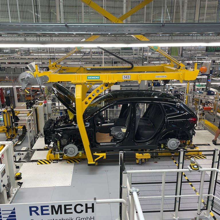 Autos im Mercedes-Benz-Werk in Rastatt (Foto: SWR)