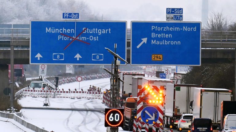 Gesperrte Autobahn A8 bei Pforzheim (Foto: dpa Bildfunk, picture alliance/dpa | Uli Deck)