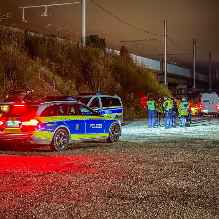 Die Murgtalbahn-Strecke wurde wegen eines verdächtigen Gegenstandes gesperrt (Foto: Einsatz-Report24)