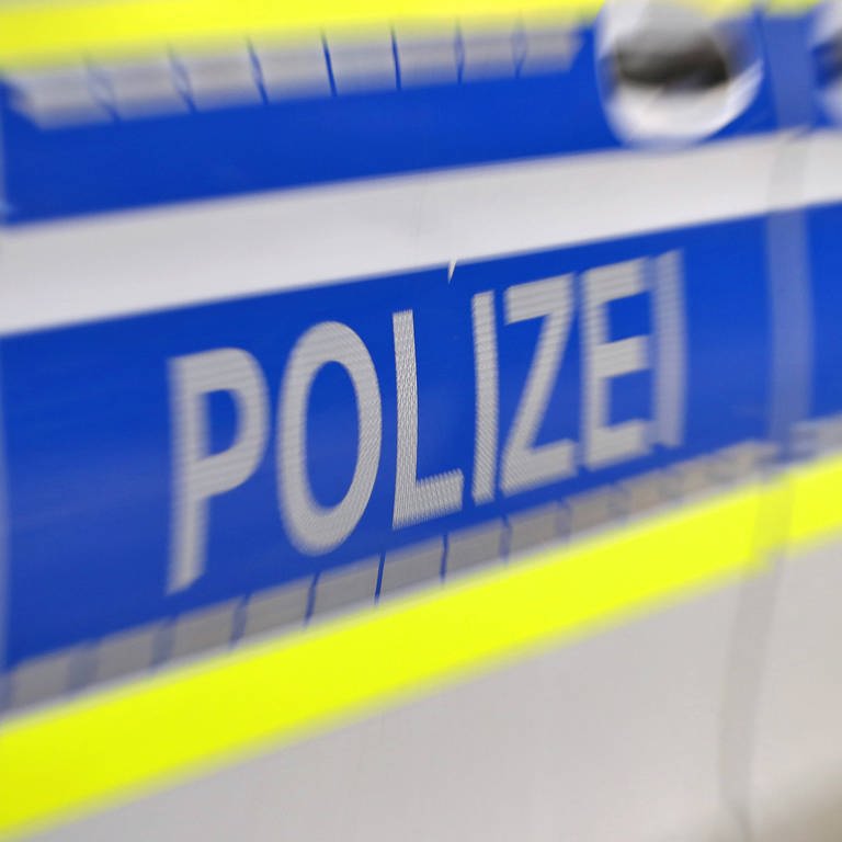 Ein Polizeiauto (Symbolbild) (Foto: IMAGO, IMAGO / Maximilian Koch)