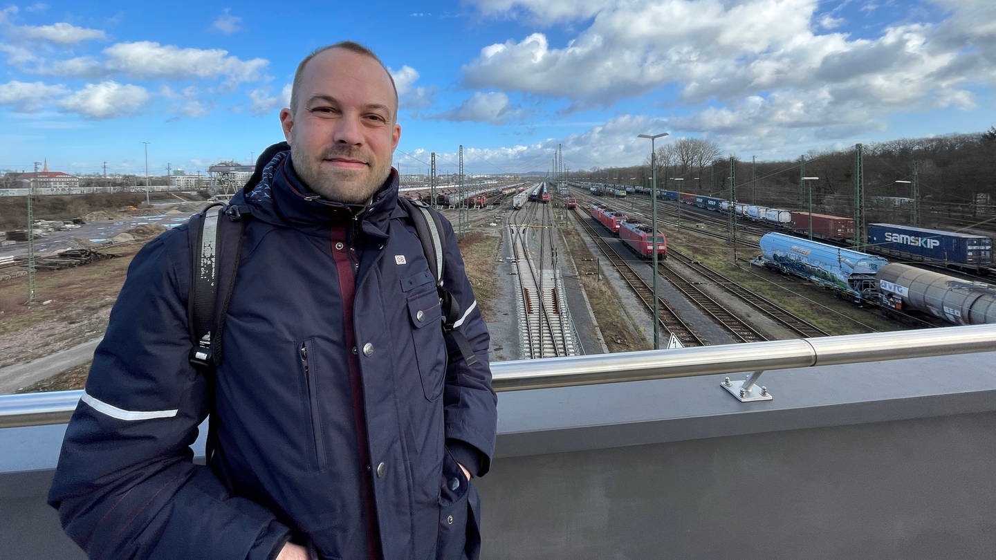 GDL Streik: Ein Lokführer aus Karlsruhe kritisiert die Arbeitsbedingungen bei der Bahn (Foto: SWR, Fabiola Germer)