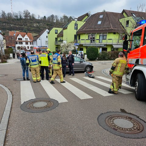 In Mühlacker im Enzkreis ist eine Mutter und ein Kind bei einem Unfall verletzt worden. Einsatzkräfte waren vor Ort. (Foto: Waldemar Gress / EinsatzReport24)