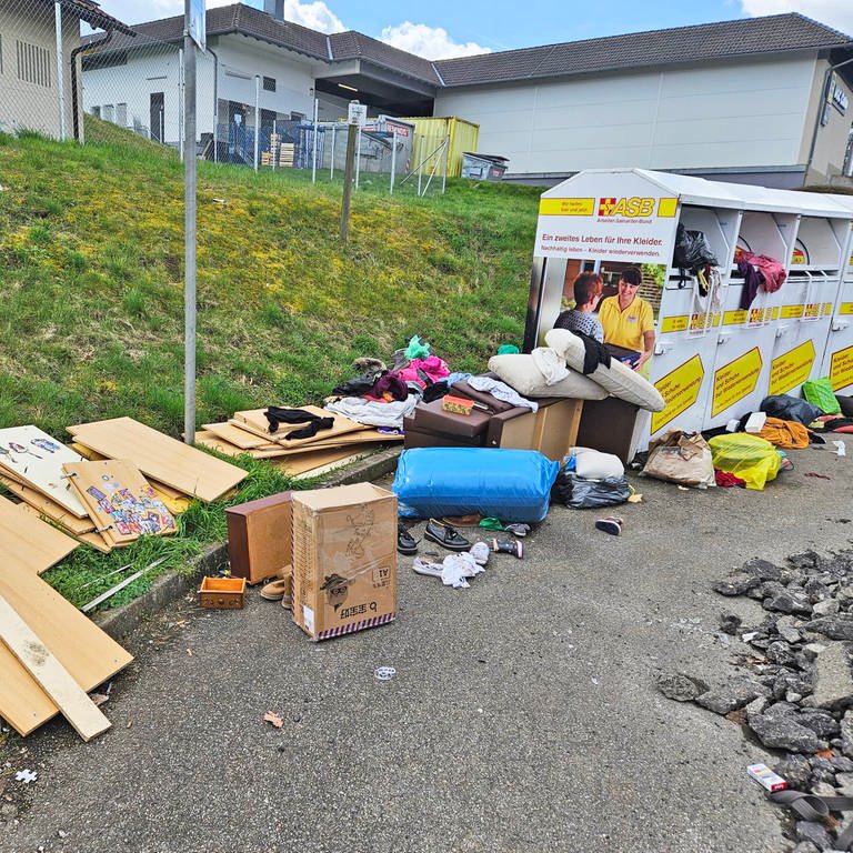 Wilder Müll liegt an verschiedenen Stellen im Calwer Stadtgebiet