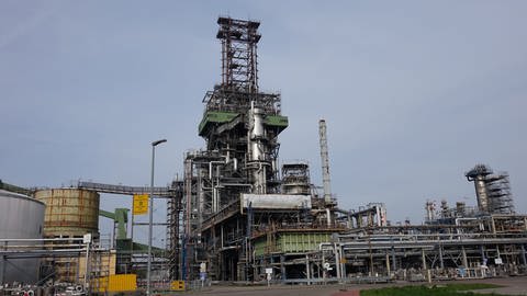 Anlagen in der Mineralölraffinerie Oberrhein (MiRO) in Karlsruhe stehen wochenlang still (Foto: SWR)