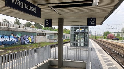 Bahnsteig am Bahnhof Waghäusel (Foto: SWR)