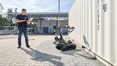 Moderne Methoden bei der Detektion von radioaktiven Materialien, hier ein ferngesteuerter Roboter.  (Foto: Pressestelle, JRC Karlsruhe)