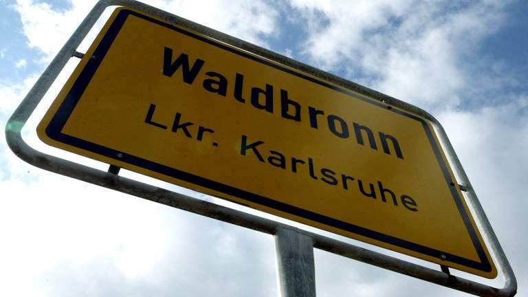 Das Ortsschild von Waldbronn. (Foto: dpa Bildfunk, Uli Deck)