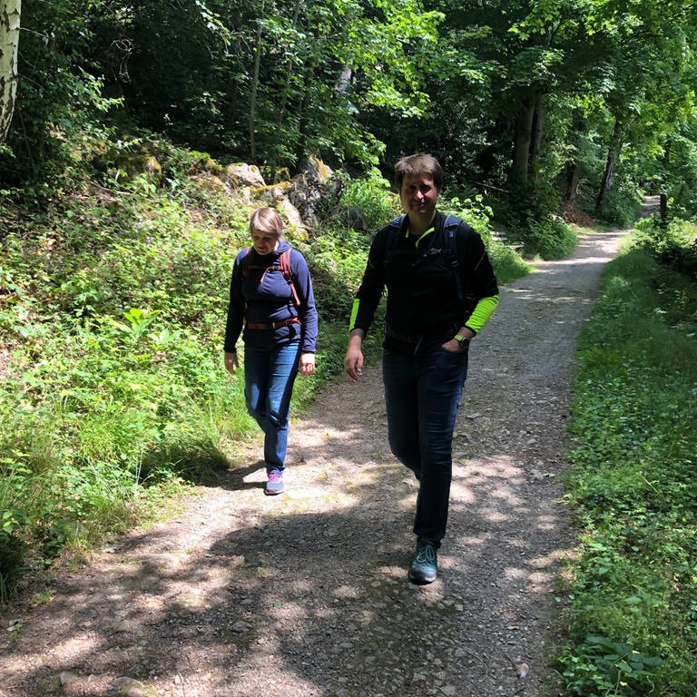 Brigitte und Martin Tischer kommen aus Bayern  - und genießen die gut ausgebauten Wanderwege bei Baden-Baden. (Foto: SWR)