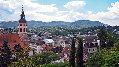 Die Innenstadt von Baden-Baden, das zum Unesco-Welterbe gehört, aus der Höhe betrachtet. (Foto: picture-alliance / Reportdienste, dpa/Uli Deck)