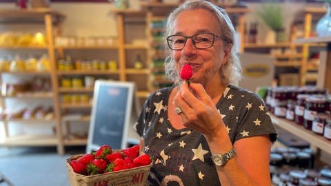 Rot und saftig sind die Erdbeeren im Hofladen Leicht in Eggenstein-Leopoldshafen (Foto: SWR)