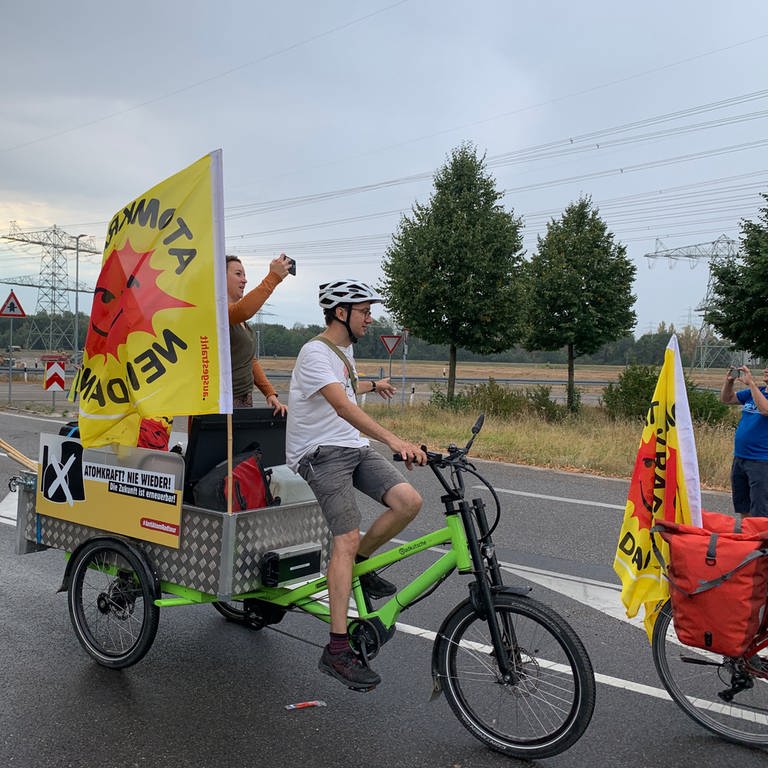 Rund 40 Aktivisten beteiligen sich am Mittwoch an einer Anti-Atom-Radtour von Philippsburg nach Karlsruhe (Foto: SWR)