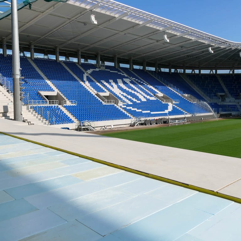 Die neue Nordttribüne des Karlsruher Wildparkstadions (Foto: Pressestelle, Eigenbetrieb Fußballstadion im Wildpark)