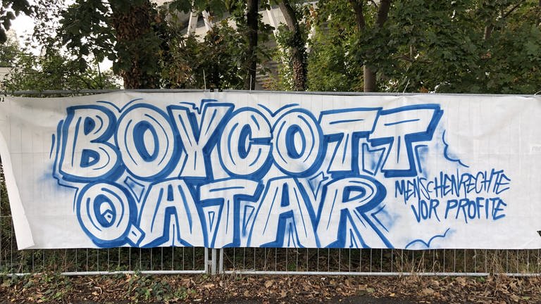 KSC-Fans rufen zum Boykott der WM in Katar auf (Foto: SWR)