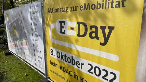 Der ADAC veranstaltet den AKtionstag E-Mobilität in Karlsruhe (Foto: SWR)