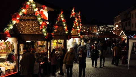 Weihnachtsmarkt in Bruchsal (Foto: IMAGO, Gustavo Alabiso)