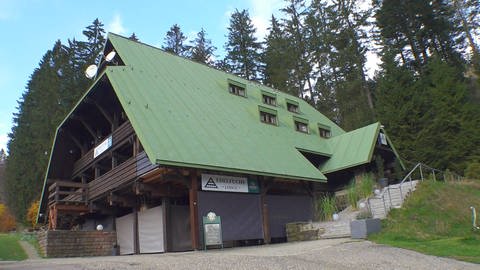 Blick auf die Edelfuchs-Lodge an der Schwarzwaldhochstraße (Foto: SWR, Teo Jaegersberg)