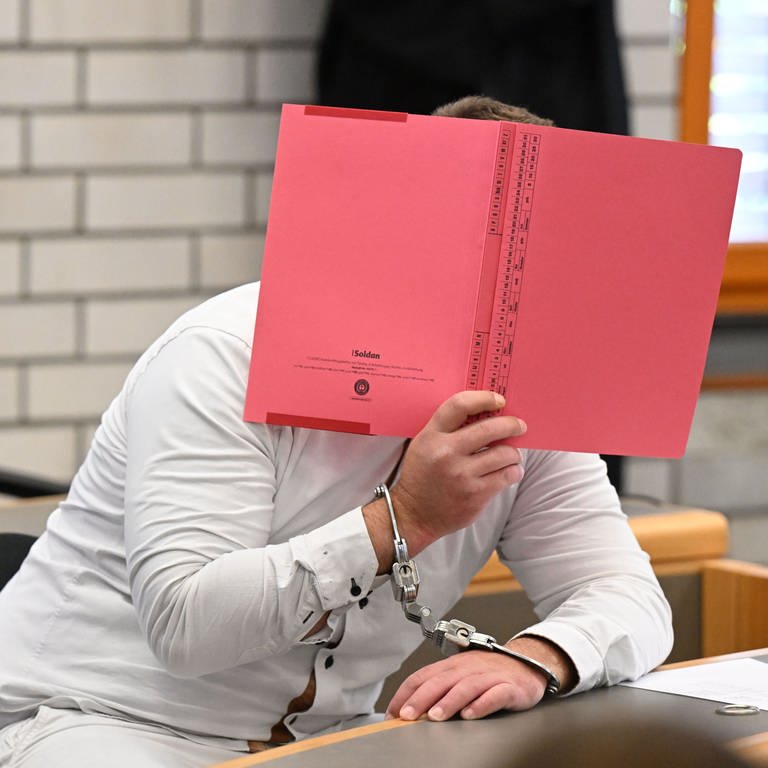 Der 34-jährige Angeklagte im Mädchenmord-Prozess vor dem Landgericht Baden-Baden (Foto: picture-alliance / Reportdienste, Picture Alliance)