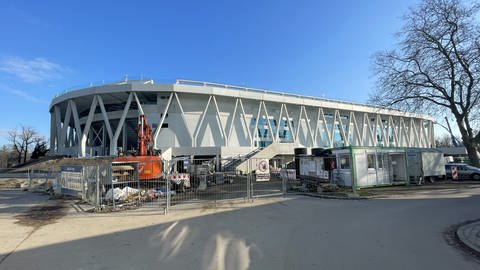 Die neue Haupttribüne des Wildparkstadions (Foto: SWR)