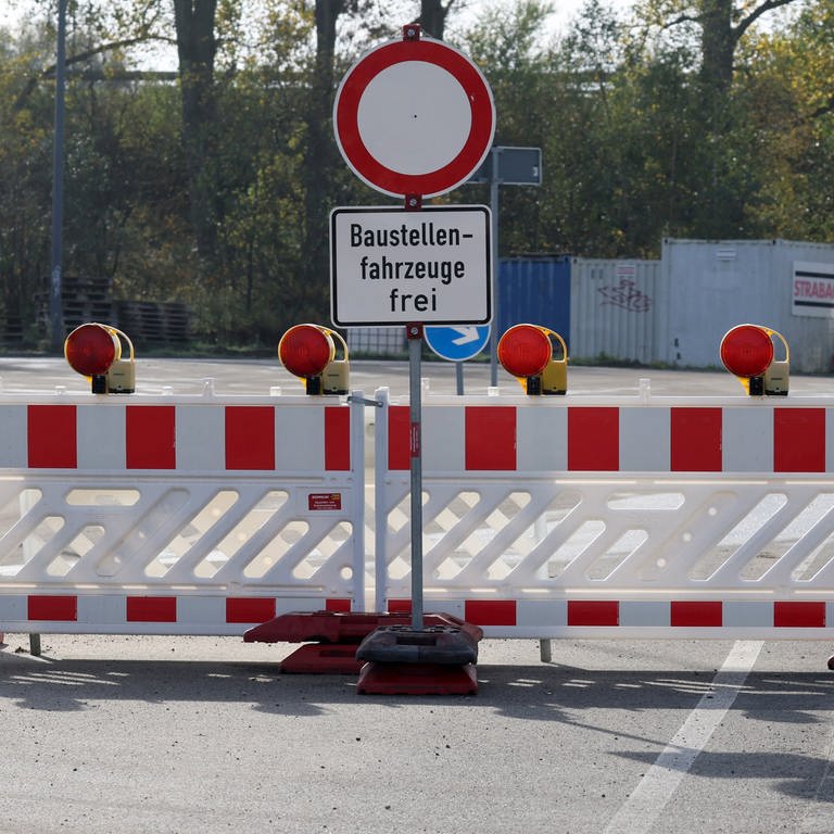 Wegen der Sanierung der B3 wird die Autobahnanschlussstelle Karlsruhe-Süd zwei Monate lang gesperrt. 