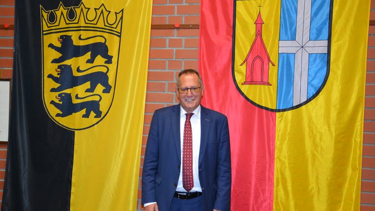 Oberbürgermeister und langjähriger Landtagsabgeordneter der SPD Walter Heiler wird verabschiedet.  (Foto: Pressestelle, Stadt Waghäusel)