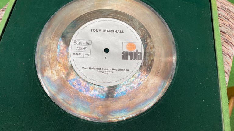 Goldene Schallplatte für Tony Marshall für das Lied "Schöne Maid" (Foto: SWR)