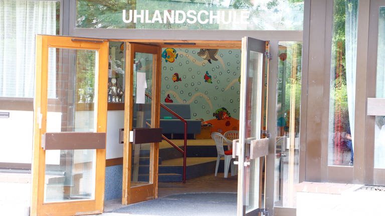 Die Uhlandschule in Mühlacker (Enzkreis) wurde evakuiert. Ein Schüler hatte Gas gerochen. (Foto: Waldemar Gress / EinsatzReport24)