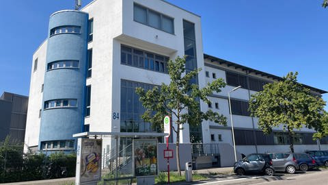 Im "Technologiezentrum Wasser" in Karlsruhe wird alle 14 Tage das Abwasser der Stadt und den Umlandgemeinden aus der Kläranlage auf Corona überprüft (Foto: SWR, Greta Hirsch)