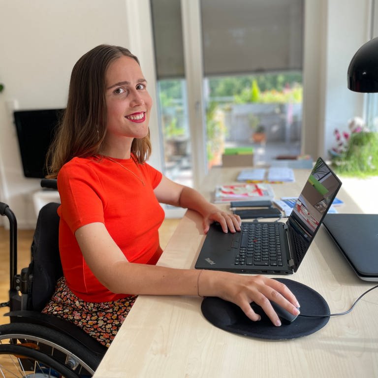 Nora Welsch aus Baden-Baden hat eine Behinderung und plant eine Weltreise im Rollstuhl