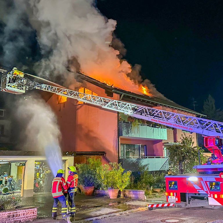 Feuer zerstört Haus in Weingarten (Baden) (Foto: Fabian Geier / EinsatzReport24)