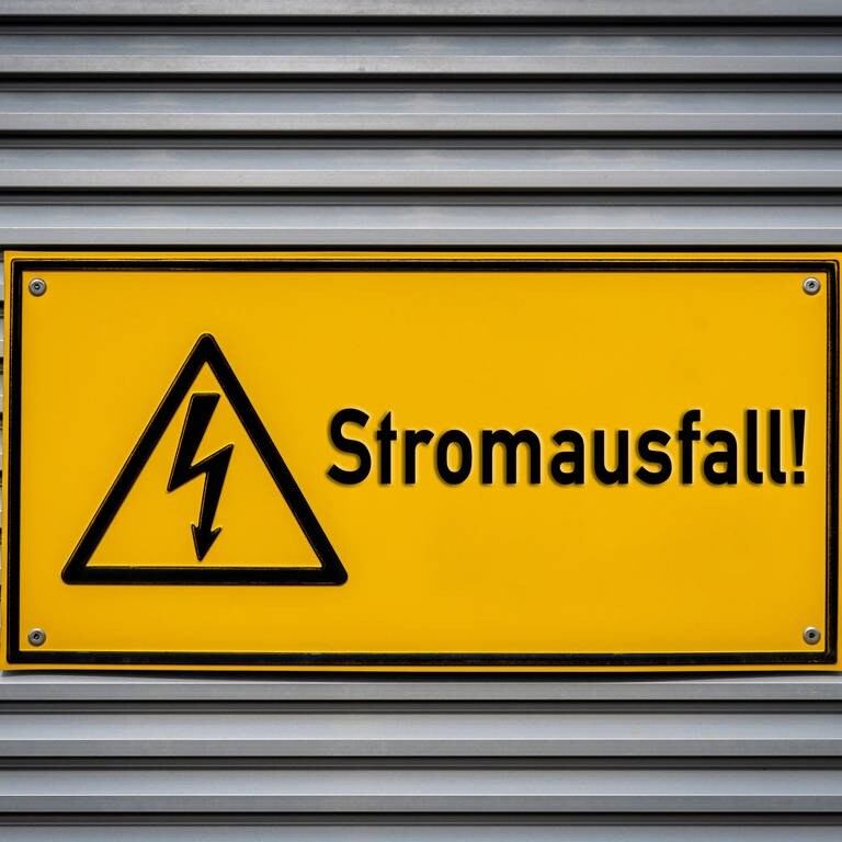 Stromausfall Schild (Foto: IMAGO, IMAGO / Bihlmayerfotografie)