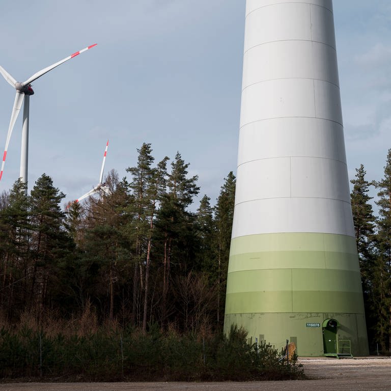 In den Landkreisen Calw und Enzkreis werden bald neue Windkraftanlagen gebaut  (Foto: picture alliance/dpa | Daniel Vogl)