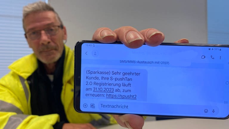 SMS von falscher Bank - Betrug kostet Mann aus Karlsruhe 11.000 Euro