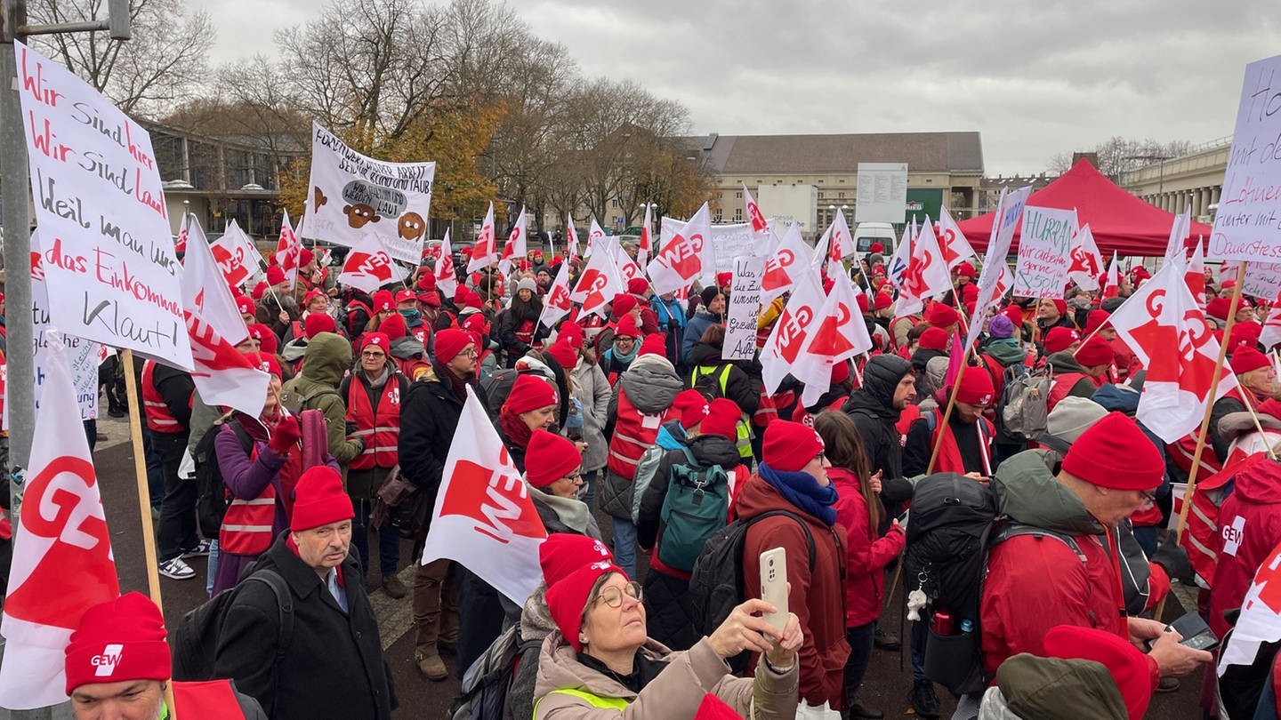 Streik der GEW in Karlsruhe (Foto: SWR)