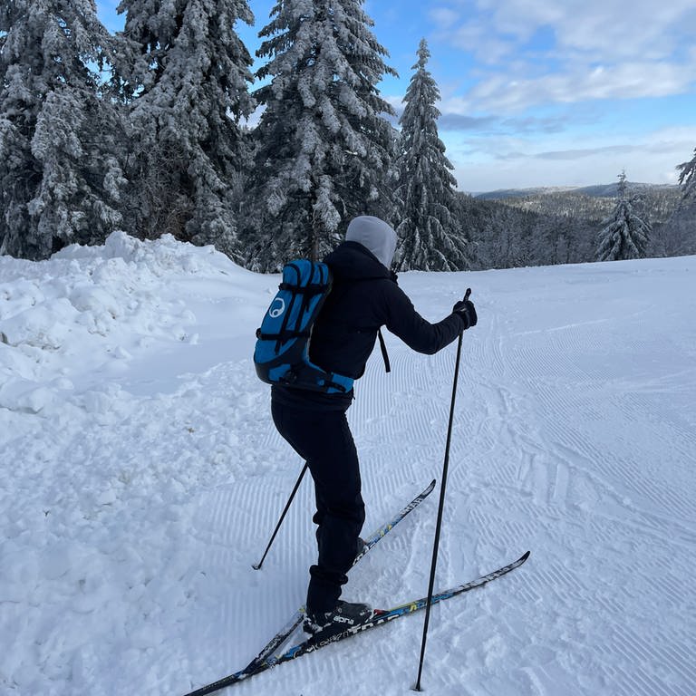 Skiläufer freuen sich über Saisonstart auf dem Seibelseckle (Foto: SWR)