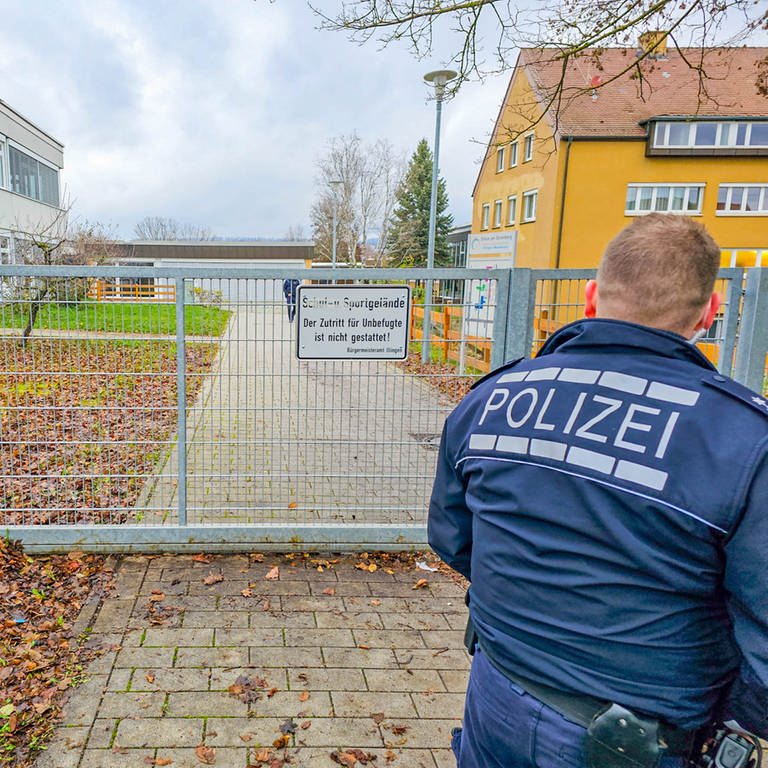 Polizeieinsatz an Ilinger Schule (Foto: Pressestelle, EinsatzReport24/Waldemar Gress)