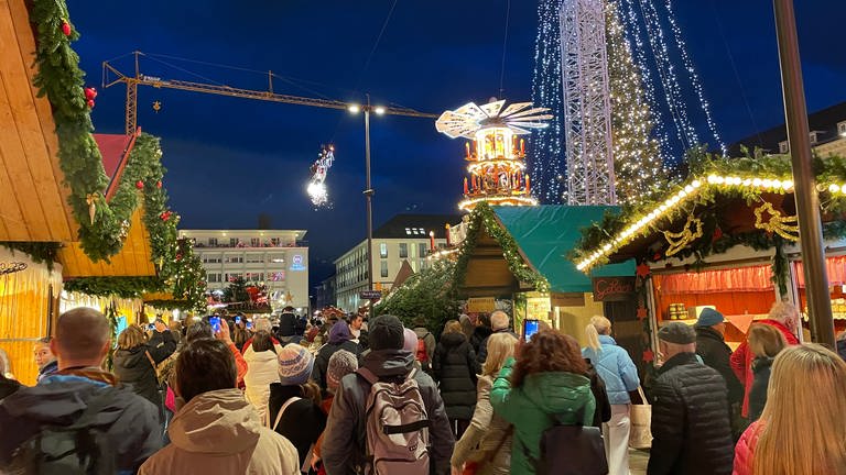 Der Gemeinderat von Karlsruhe hat am Dienstag die Erhöhung der Standgebühren für Schausteller auf dem Weihnachtsmarkt im kommenden Jahr abgelehnt.