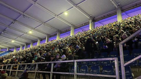 Das Stadionsingern im Wildparkstadion in Karlsruhe (Foto: SWR)