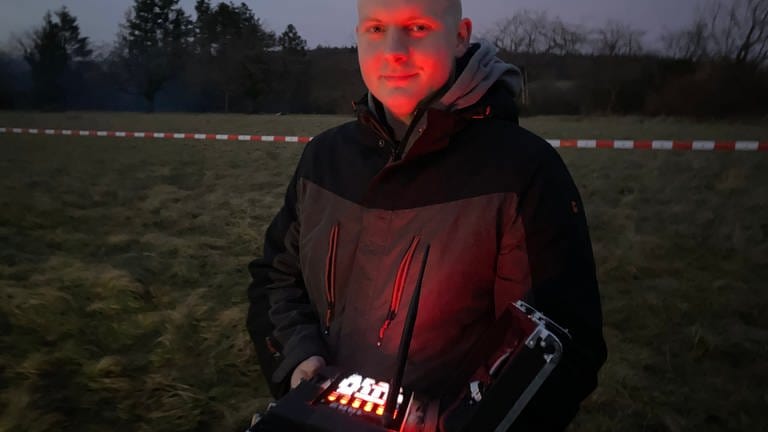 Maik König aus Kämpfelbach im Enzkreis ist staatlich geprüfter Großfeuerwerker. Zu Silvester plant er sein größtes Feuerwerk.