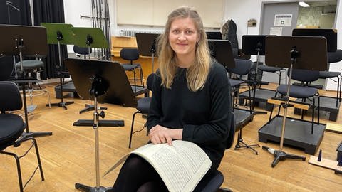 Ella Rosenberg will Dirigentin werden und steht kurz vor ihrem Studienabschluss (Foto: SWR, Greta Hirsch)