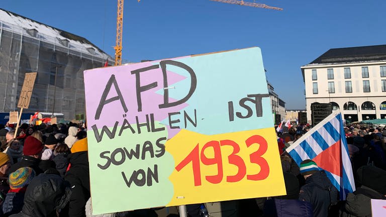 Es kamen viel mehr als erwartet: Über 20.000 demonstrierten am Samstag in Karlsruhe gegen Nazis und die AFD